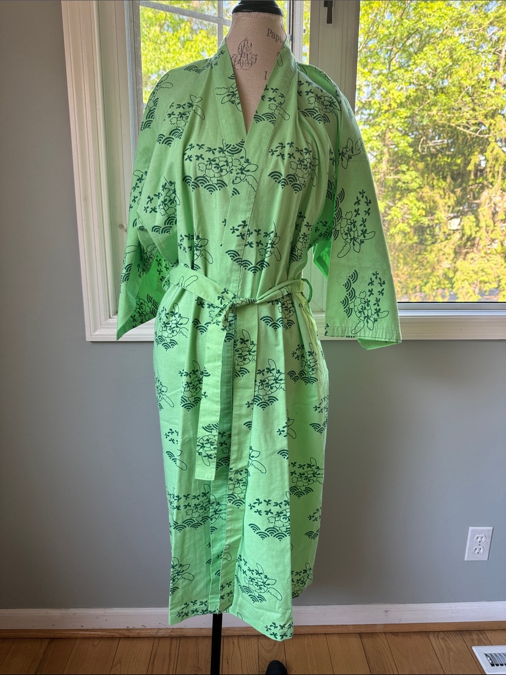 Exclusively made for the Sheraton Waikiki hotel green turtle print kimono OS